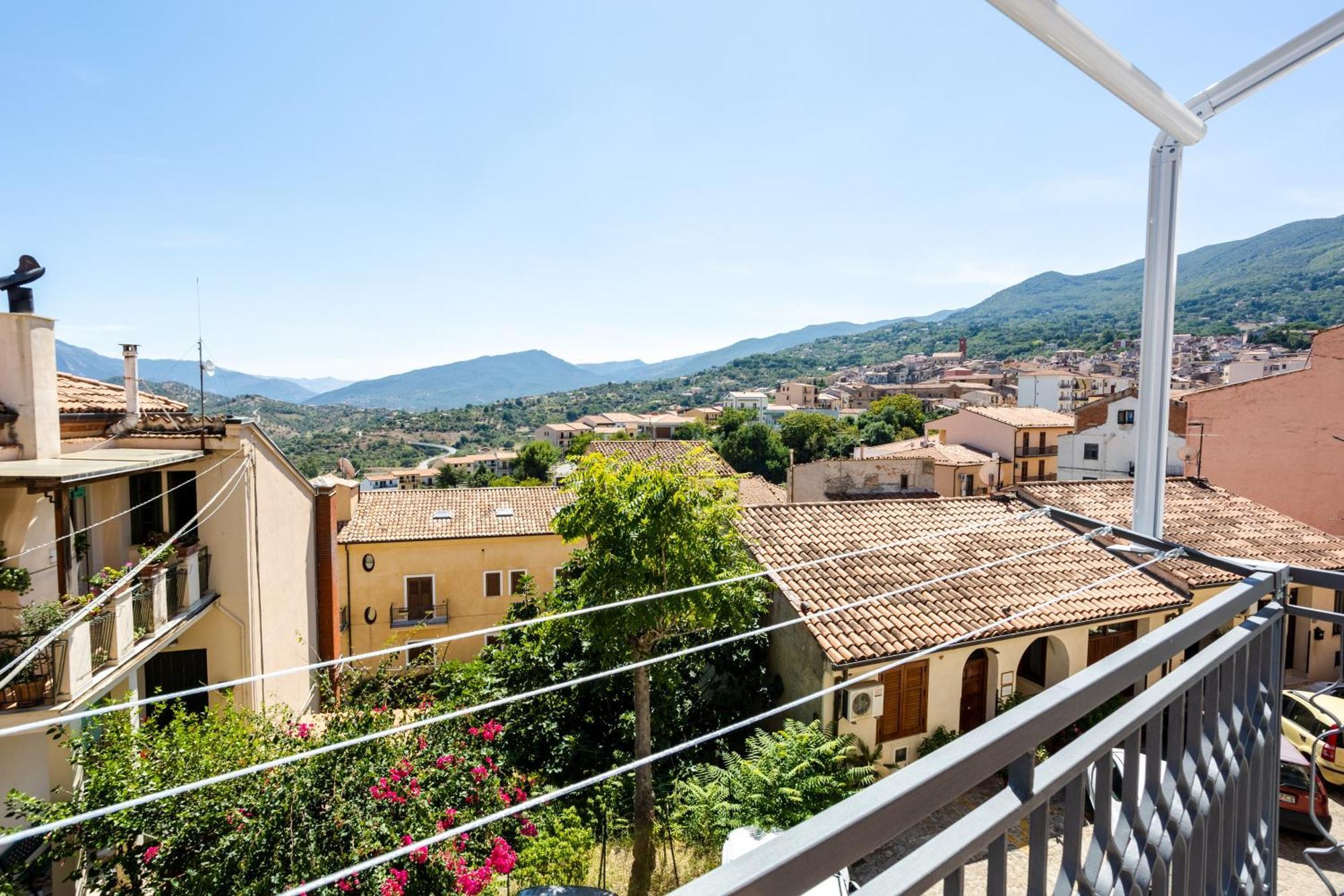 Porta San Paolo House Aparthotel Castelbuono  Ngoại thất bức ảnh