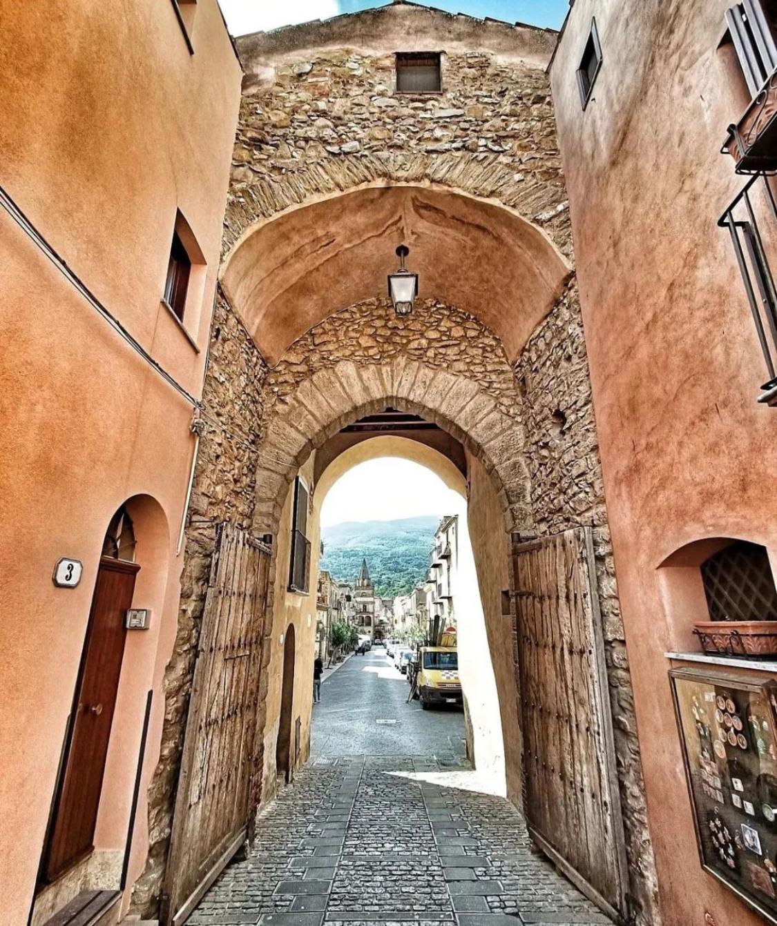 Porta San Paolo House Aparthotel Castelbuono  Ngoại thất bức ảnh
